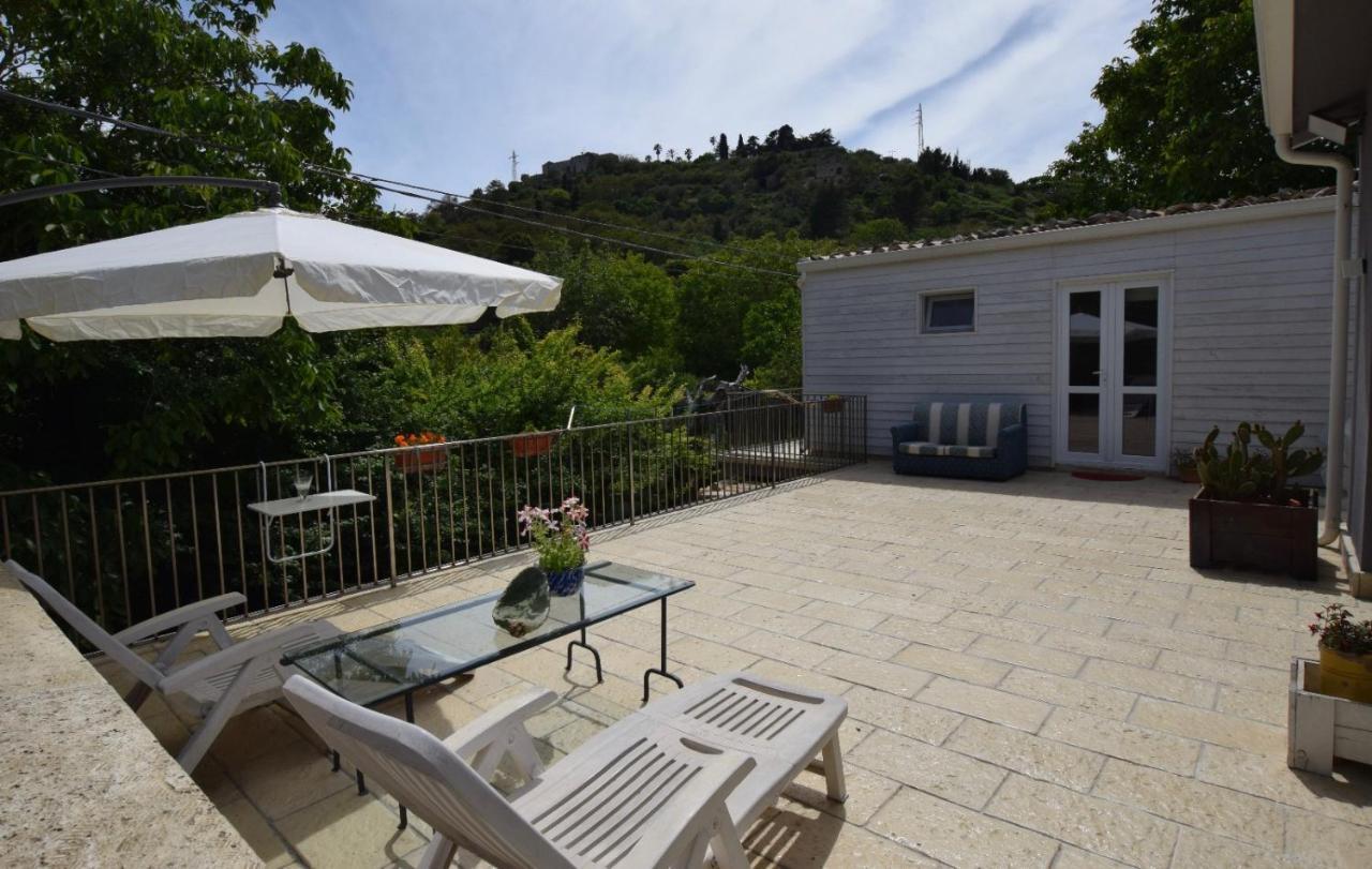 Вилла Casa Vacanze Irmino Garden Рагуза Экстерьер фото